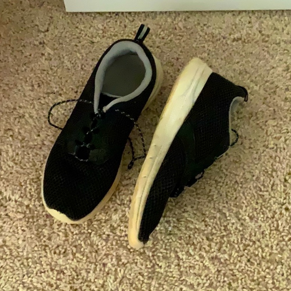 Girls sneakers